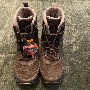 Colombia snow boots (NWT KIDS SZ3)